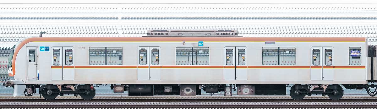 東京メトロ10000系101362側の側面写真