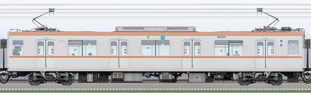 東京メトロ10000系102012側の側面写真