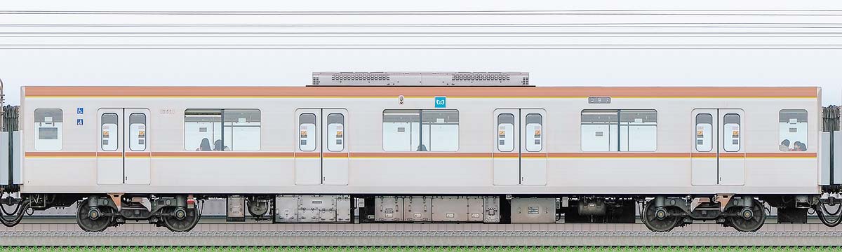 東京メトロ10000系109012側の側面写真