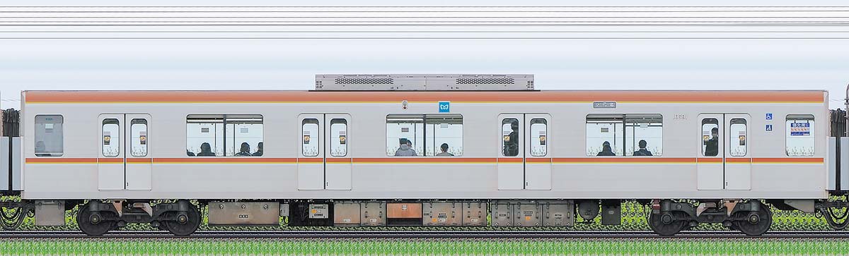 東京メトロ10000系109011側の側面写真