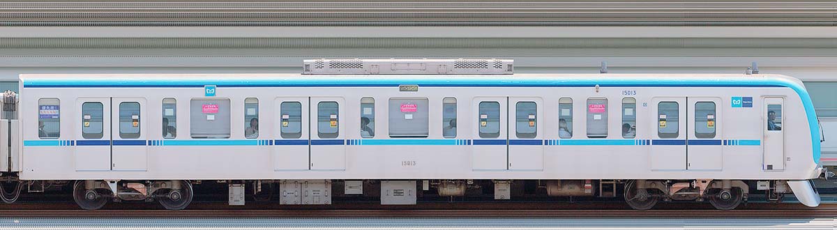東京メトロ15000系15013山側の側面写真