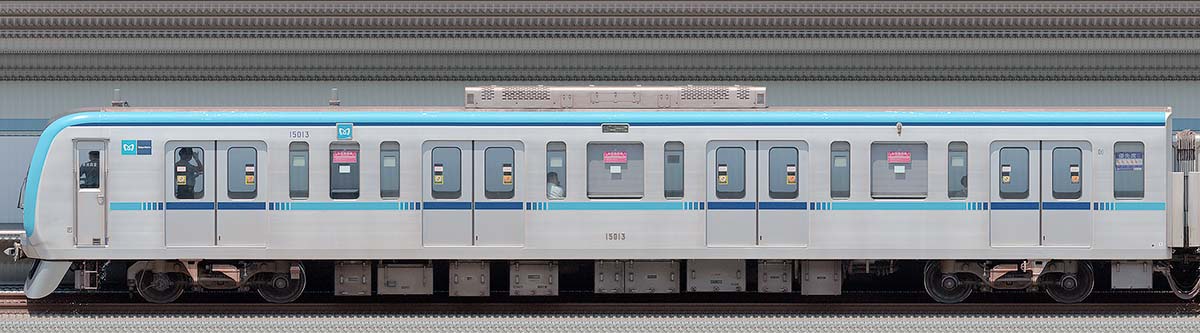 東京メトロ15000系15013海側の側面写真
