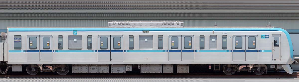 東京メトロ15000系15113海側の側面写真