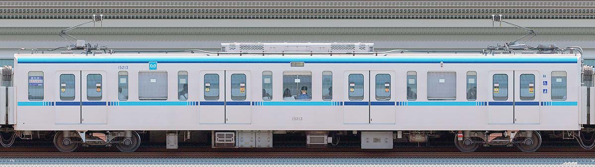 東京メトロ15000系15213山側の側面写真