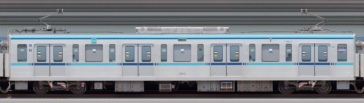 東京メトロ15000系15213海側の側面写真