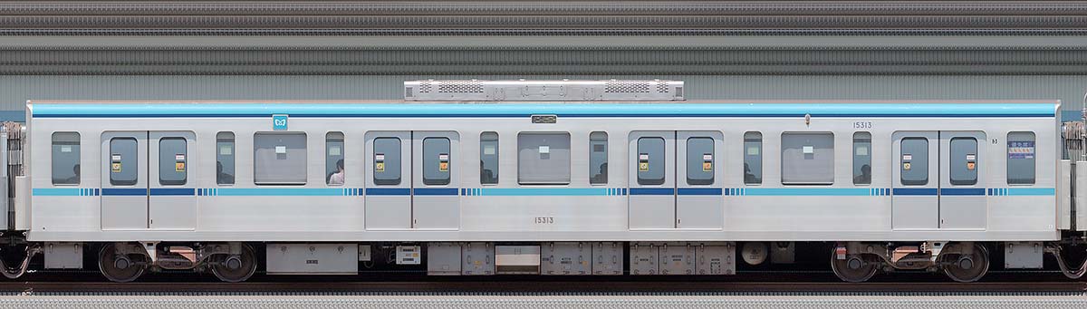 東京メトロ15000系15313海側の側面写真