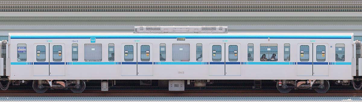 東京メトロ15000系15413山側の側面写真