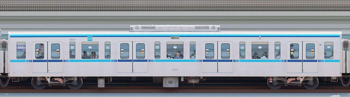 東京メトロ15000系15613山側の側面写真