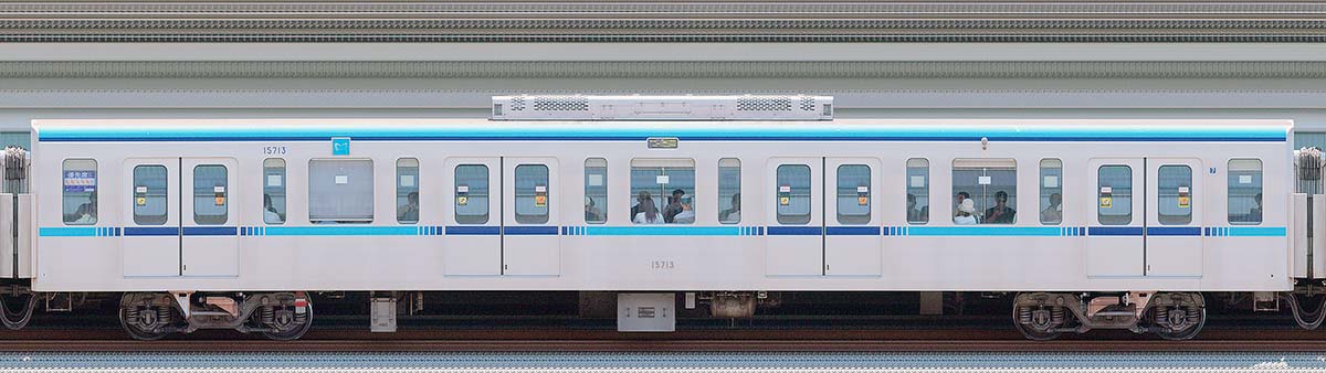 東京メトロ15000系15713(PQモニタリング台車装備車)山側の側面写真