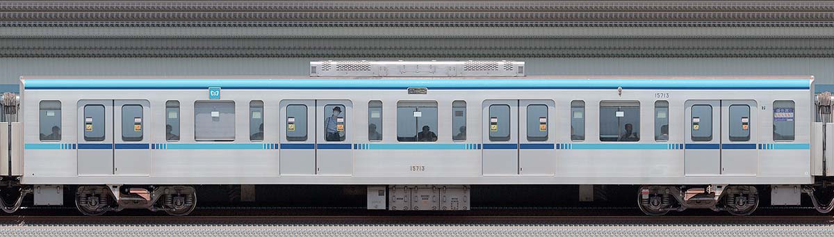 東京メトロ15000系15713(PQモニタリング台車装備車)海側の側面写真