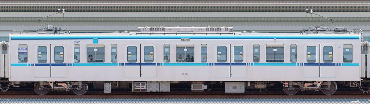 東京メトロ15000系15813山側の側面写真