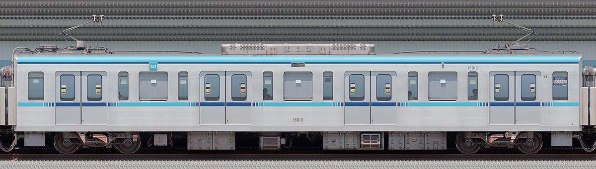 東京メトロ15000系15813海側の側面写真