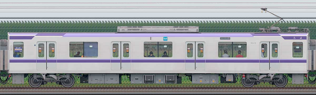 東京メトロ18000系18412海側の側面写真