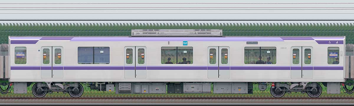 東京メトロ18000系18512海側の側面写真