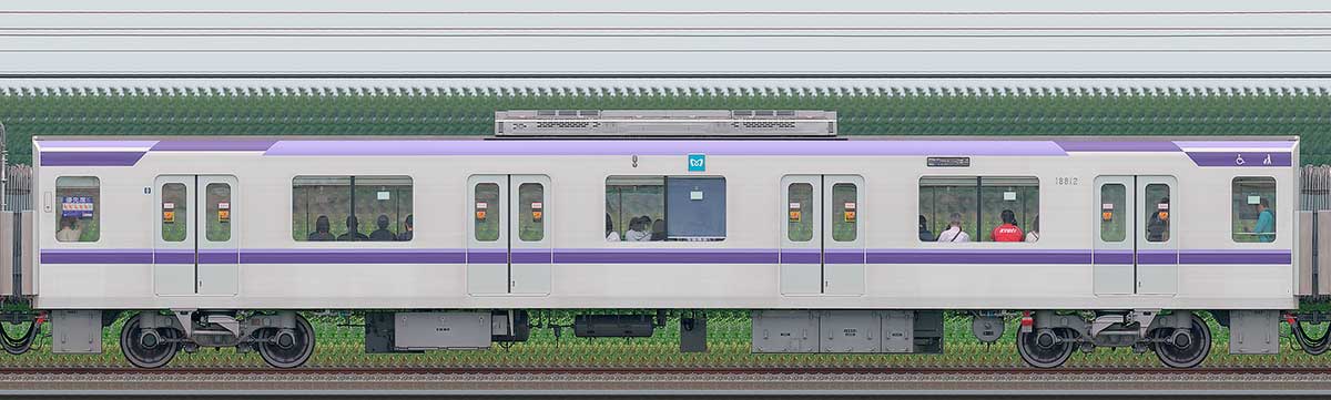 東京メトロ18000系18812海側の側面写真