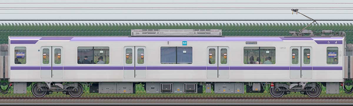 東京メトロ18000系18912海側の側面写真
