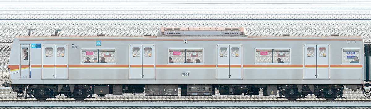 東京メトロ7000系70021側の側面写真