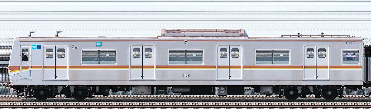 東京メトロ7000系71022側の側面写真