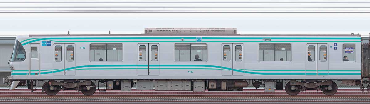 東京メトロ9000系リニューアル車9102山側の側面写真