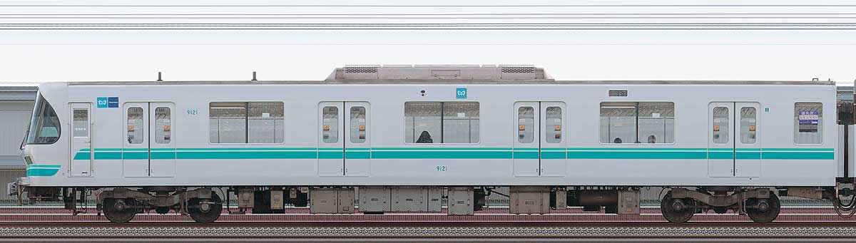 東京メトロ9000系9121山側の側面写真