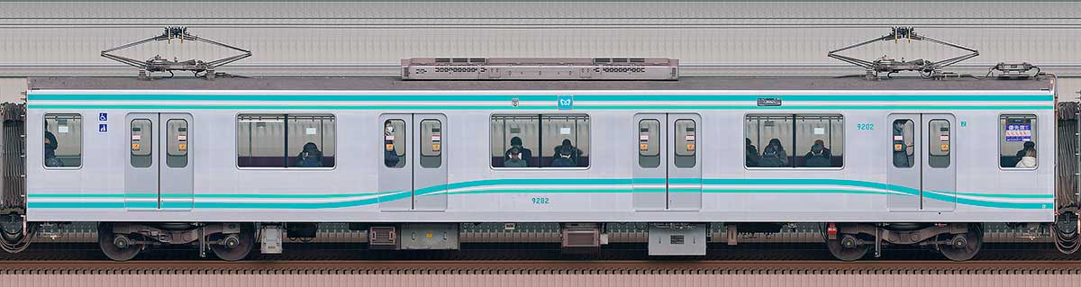 東京メトロ9000系リニューアル車9202海側の側面写真