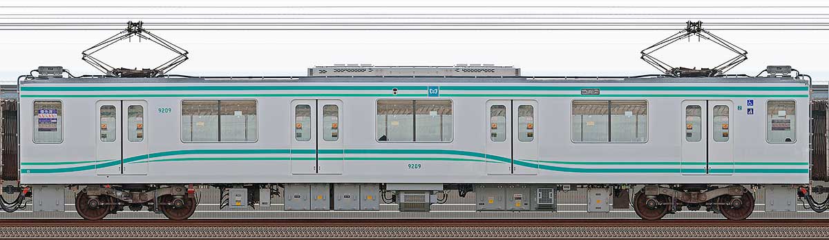 東京メトロ9000系リニューアル車9209山側の側面写真