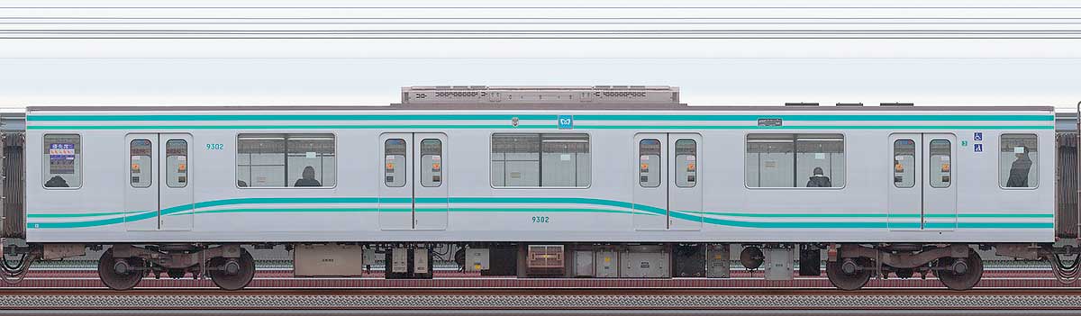 東京メトロ9000系リニューアル車9302山側の側面写真