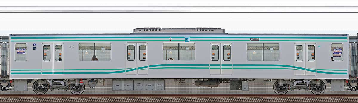東京メトロ9000系9509山側の側面写真