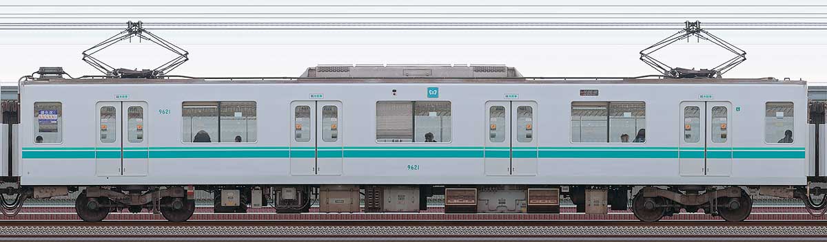 東京メトロ9000系9621山側の側面写真