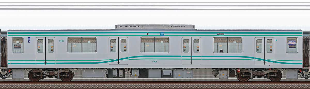 東京メトロ9000系リニューアル車9709山側の側面写真