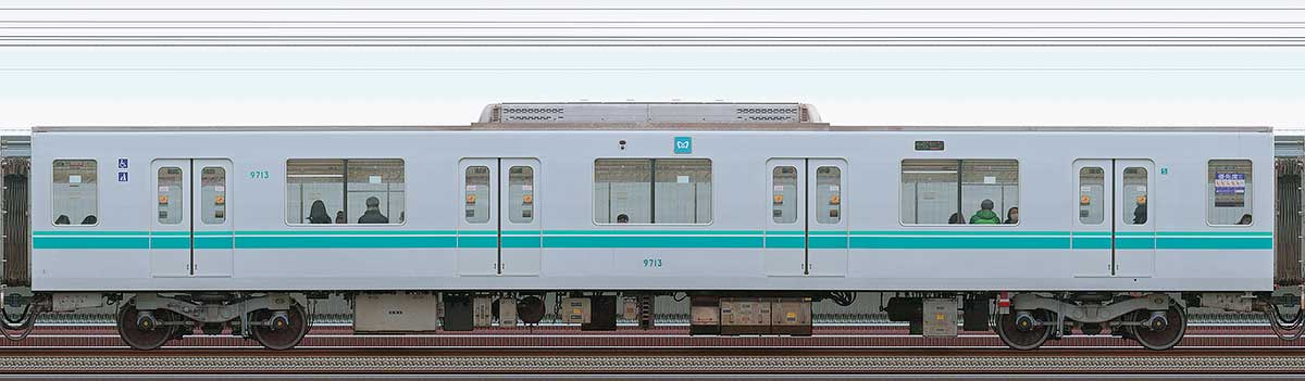 東京メトロ9000系9713山側の側面写真