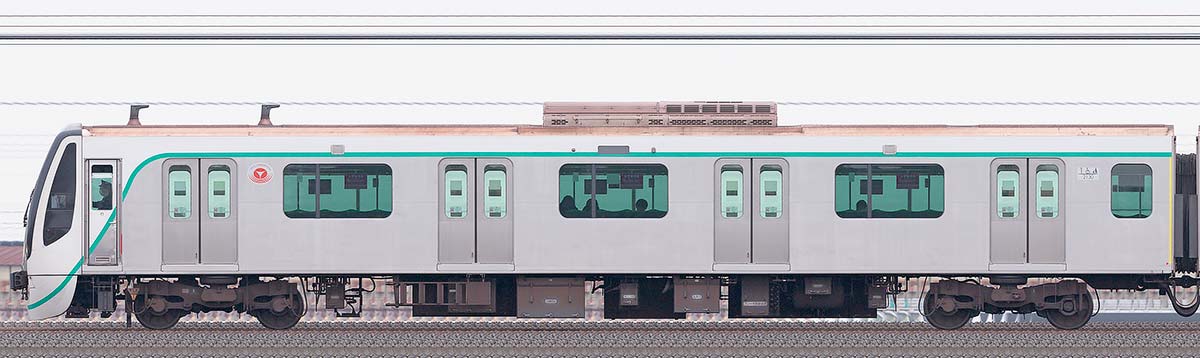 東急2020系クハ2130山側の側面写真