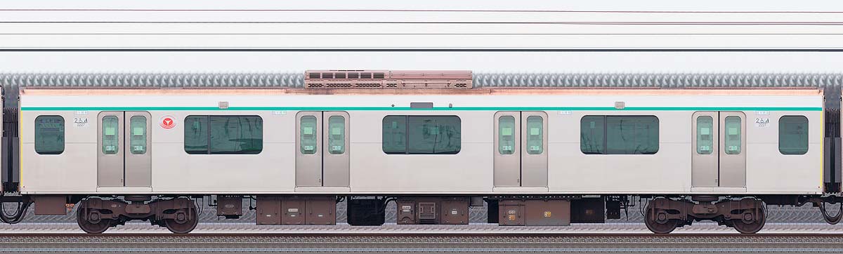 東急2020系デハ2227海側の側面写真