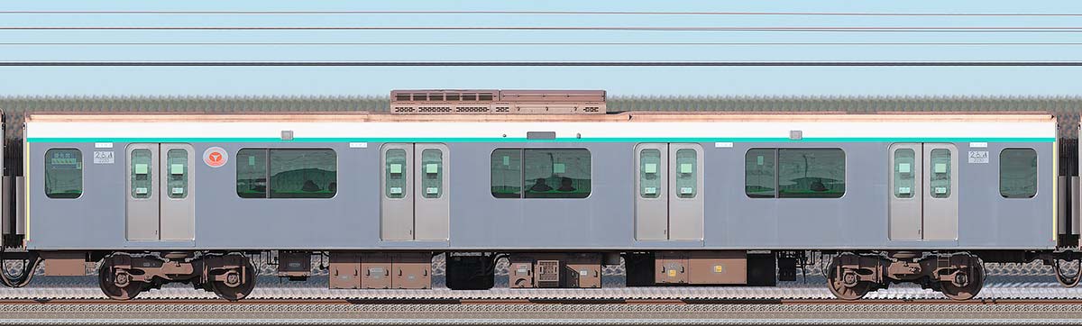 東急2020系デハ2230海側の側面写真