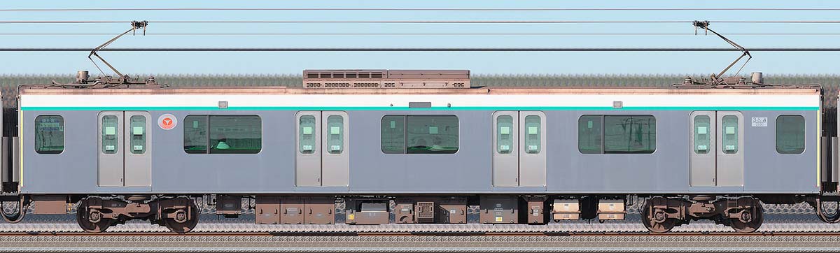 東急2020系デハ2330海側の側面写真