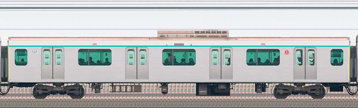 東急2020系サハ2538（2025年撮影）山側の側面写真