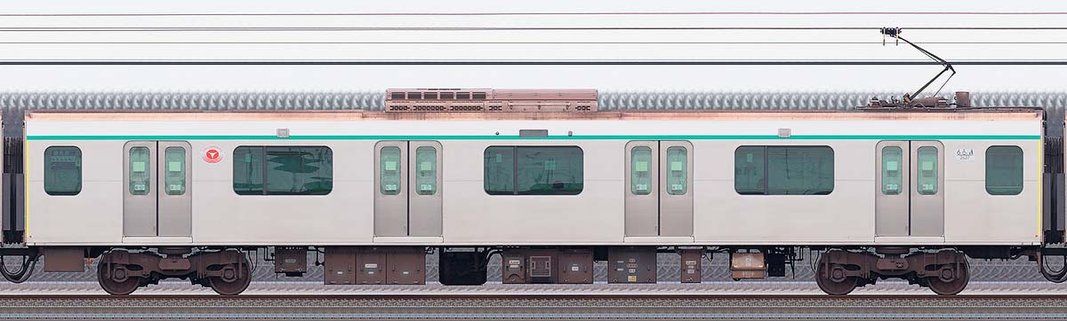 東急2020系デハ2627海側の側面写真