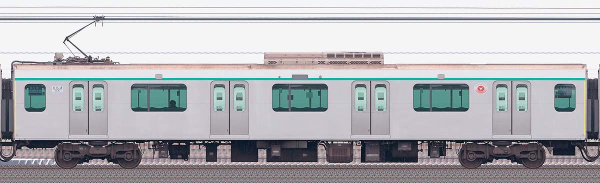 東急2020系デハ2630山側の側面写真