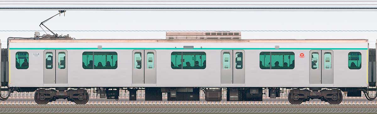東急2020系デハ2638（2025年撮影）山側の側面写真