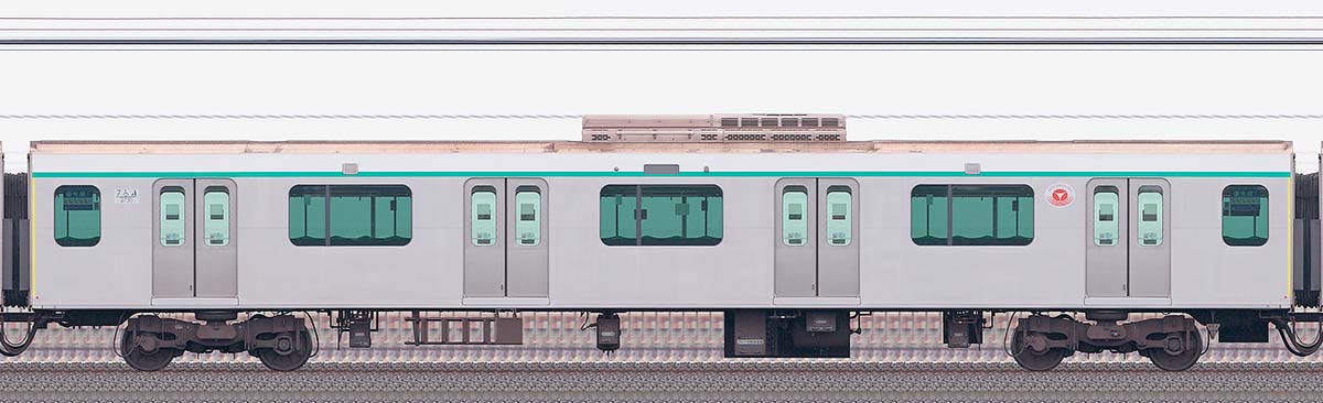 東急2020系サハ2730山側の側面写真