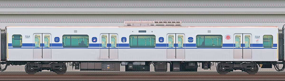 東急3020系デハ3223「新幹線デザインラッピングトレイン」山側の側面写真