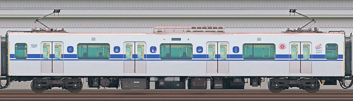 東急3020系デハ3323「新幹線デザインラッピングトレイン」山側の側面写真