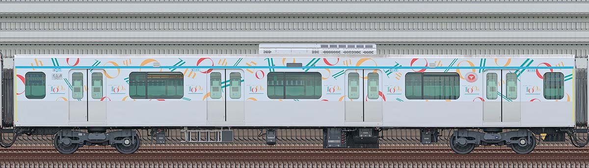 東急3020系「東急グループ創立100周年トレイン」サハ3421山側の側面写真