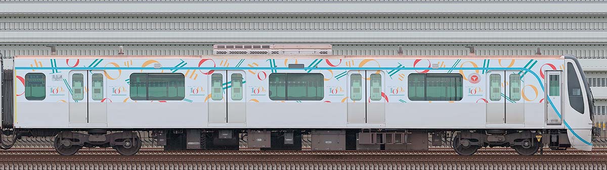 東急3020系「東急グループ創立100周年トレイン」クハ3821山側の側面写真