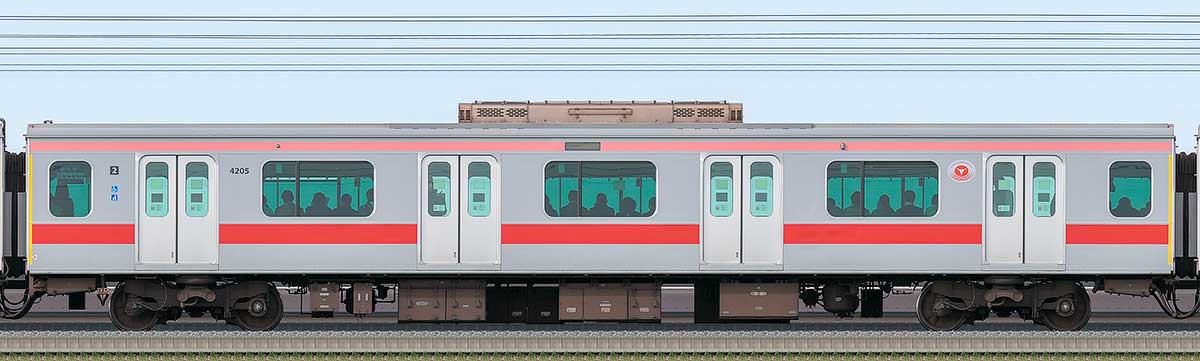 東急電鉄5050系4000番台デハ4205海側の側面写真