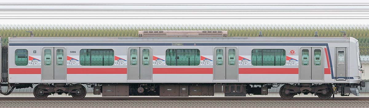 東急5080系クハ5886「相鉄線・東急線つながる」ロゴマークラッピング山側の側面写真