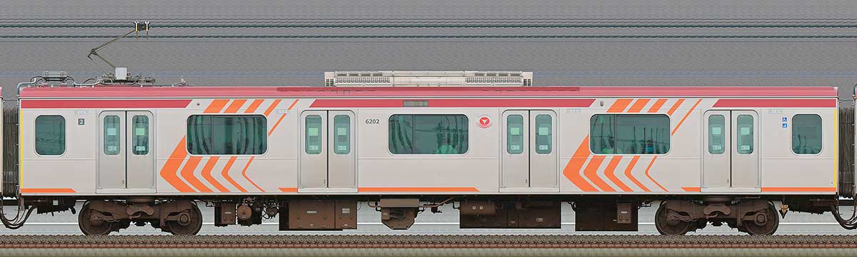 東急6000系デハ6202山側の側面写真
