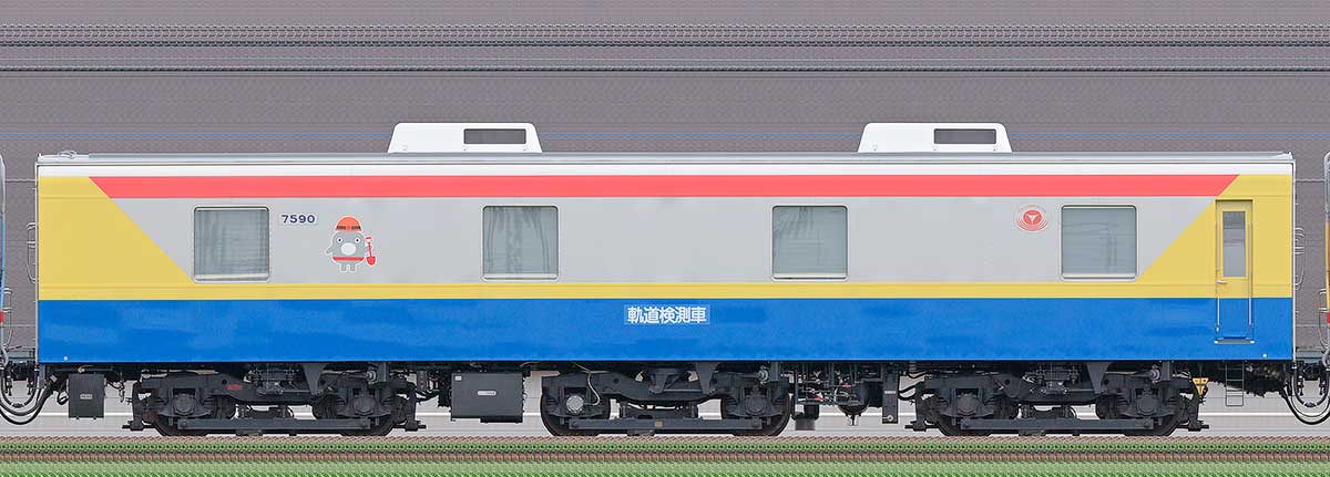 東急電鉄7500系「TOQ i」サヤ7590山側の側面写真