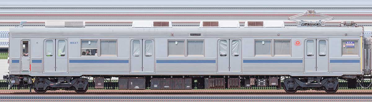 東急電鉄8500系動態保存車デハ8537海側の側面写真