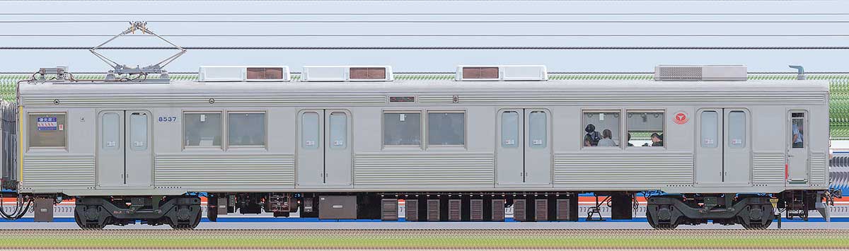 東急電鉄8500系動態保存車デハ8537山側の側面写真